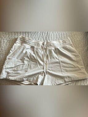 Women’s Relaxed Drawstring Shorts in Off-White